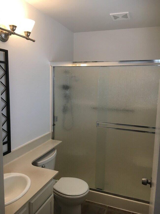 Building Photo - 412 Coralwood Rd