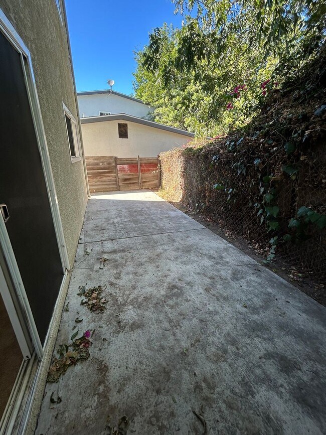Building Photo - 2 Bedroom 1 Bathroom West La Mesa Apartment