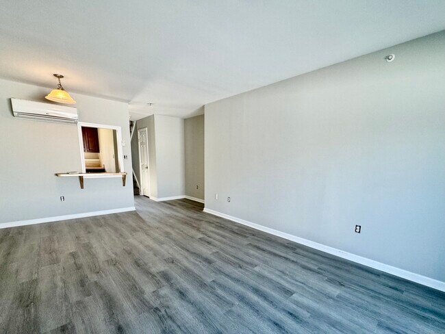 Building Photo - 466 Danbury Rd