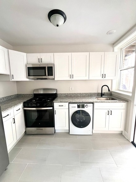 Building Photo - 1154 N Lawndale Ave