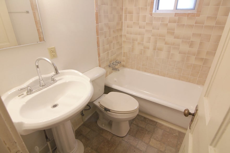 Building Photo - 201 Franklin Ave