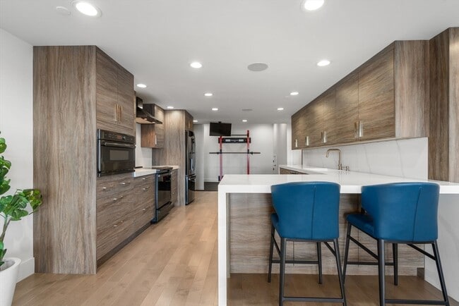 Building Photo - 65 Lake Ave