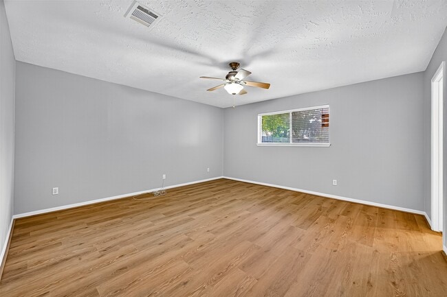 Building Photo - 9602 S Petersham Dr