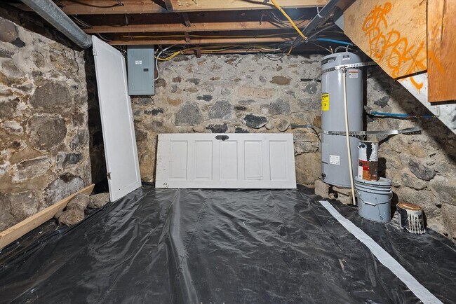 Building Photo - 1113 W Montgomery Ave