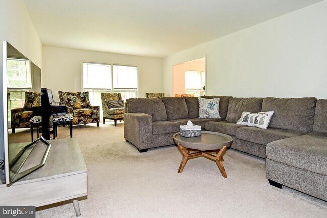 Building Photo - 3714 Carriage House Ct