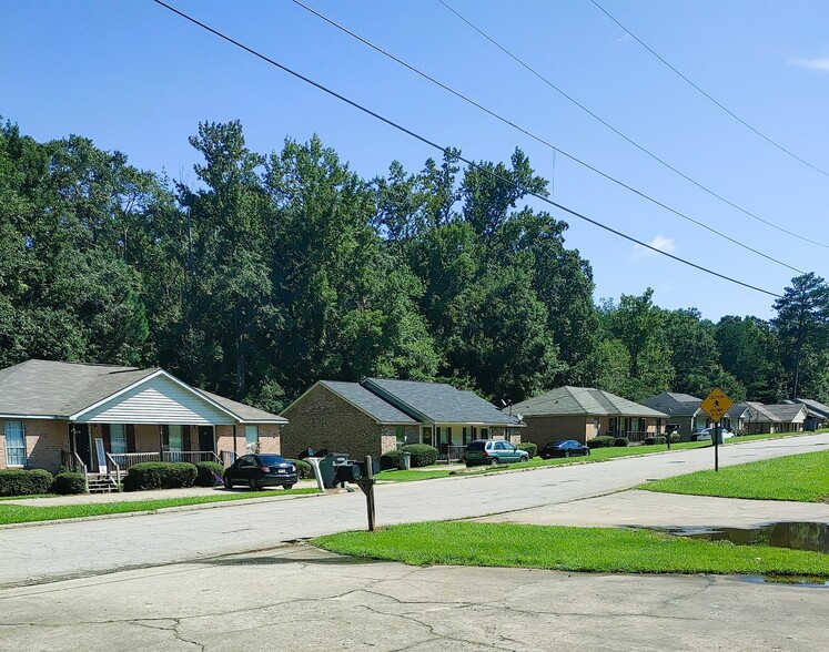 Building Photo - Cross Creek Apartments