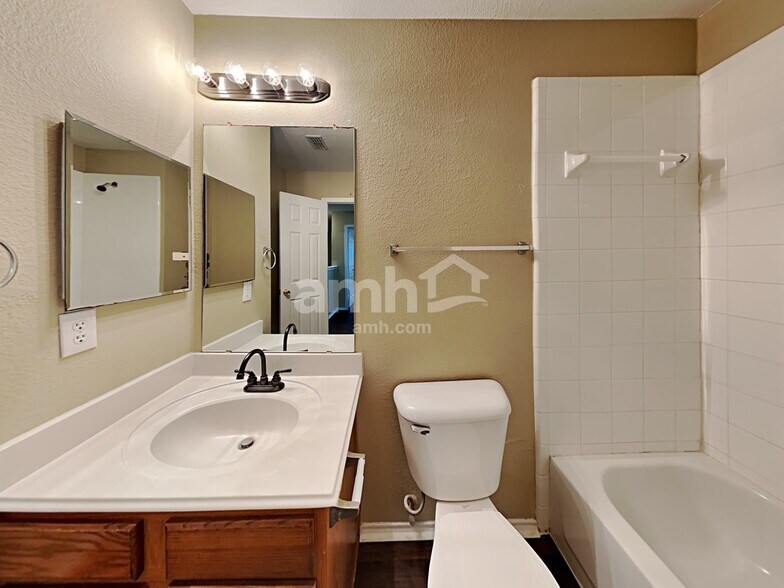 Building Photo - 2909 Kimbrough Ln