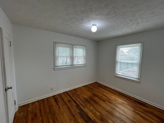 Building Photo - 6 month lease-3335 P Street-3bed/2bath