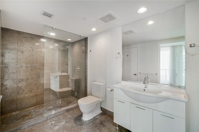 Building Photo - 495 Brickell Ave