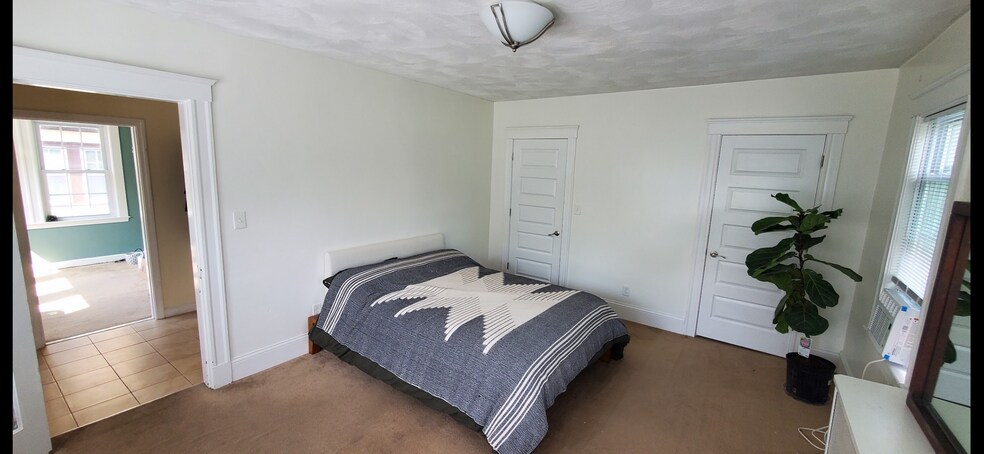 Building Photo - 183 Main St