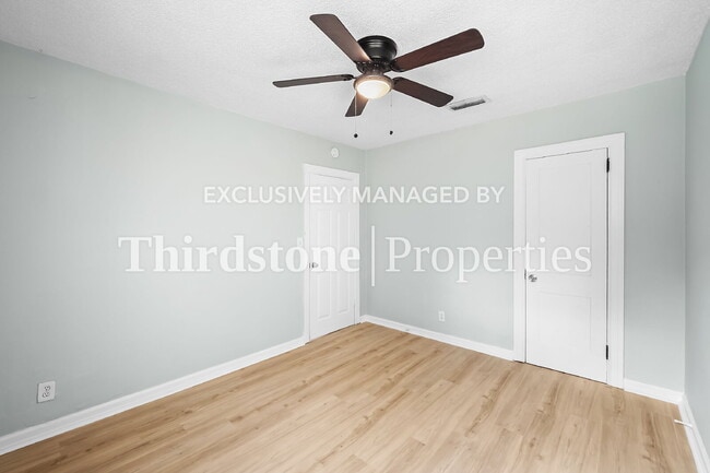 Building Photo - 8057 Oakwood St