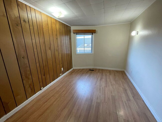 Building Photo - Spacious Boise Duplex with Outdoor Space and Basement Storage