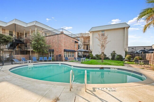 Building Photo - 910 Duncan Ln