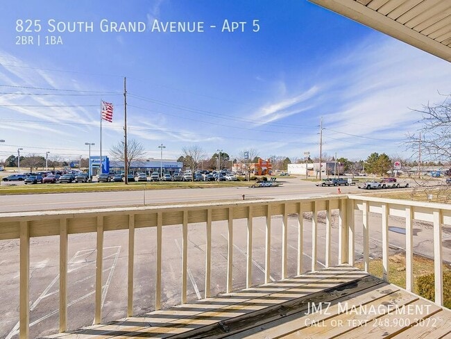 Building Photo - 825 S Grand Ave