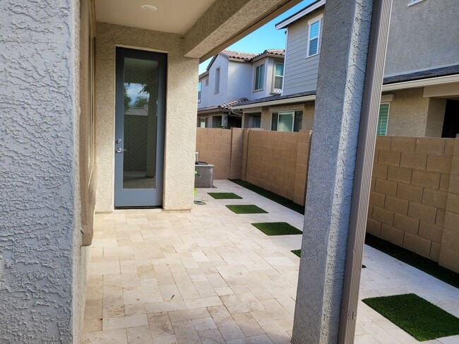 Building Photo - 2754 S Apache Dr