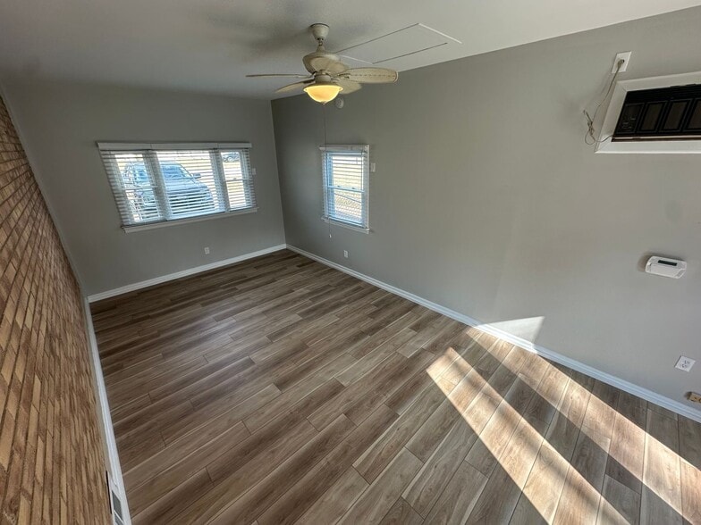 Building Photo - 416 Lealand Ln