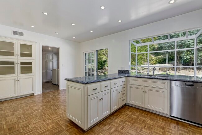 Building Photo - 18041 Blue Sail Dr
