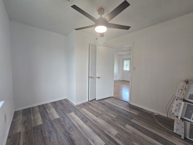 Building Photo - 1 Bedroom 1 Bath Home in Shawnee!