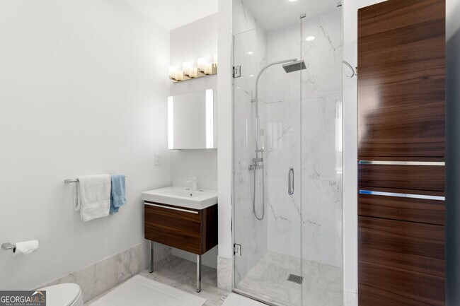 Building Photo - 3338 Peachtree Rd NE