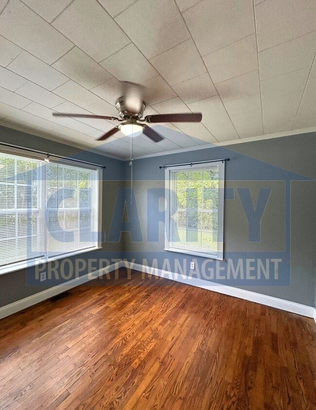 Building Photo - Cozy two-bedroom home!