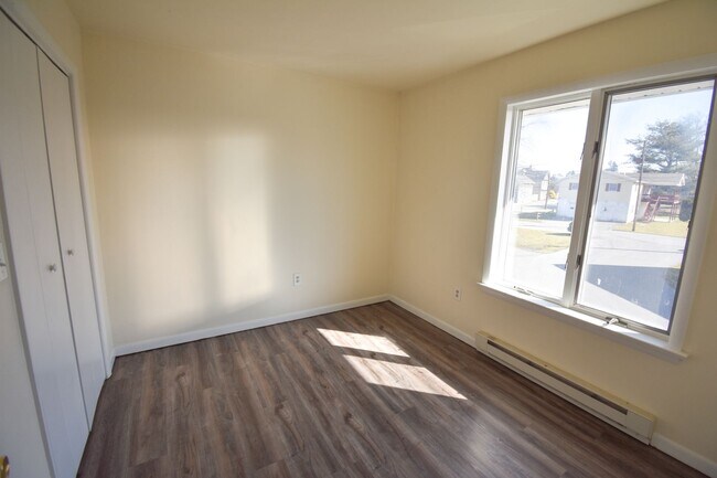 Building Photo - Two Bedroom Apartment in Jersey Shore with Many Amenities!