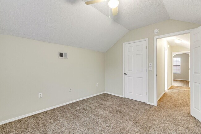 Building Photo - 917 Claeven Cir