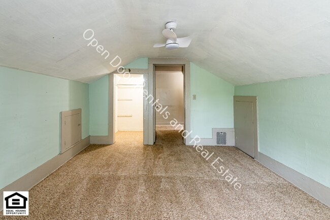 Building Photo - 360 W 9th St