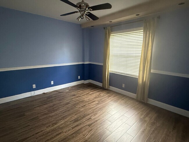 Building Photo - 9707 Sun Pointe Dr