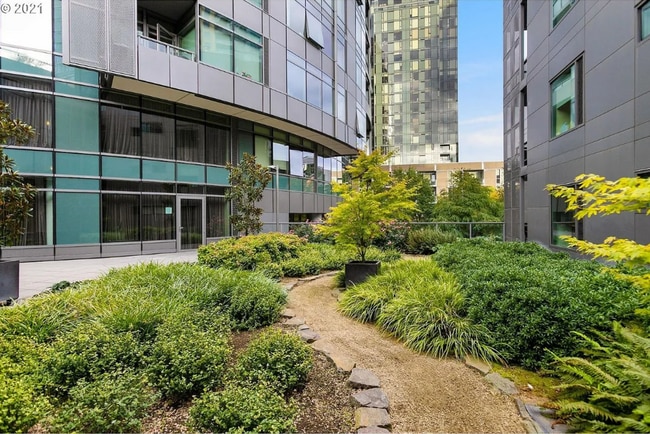 Building Photo - The "Ultimate Value" 13th Floor Luxury at The John Ross: Panoramic Views, 2 Parking Spots & Utili...