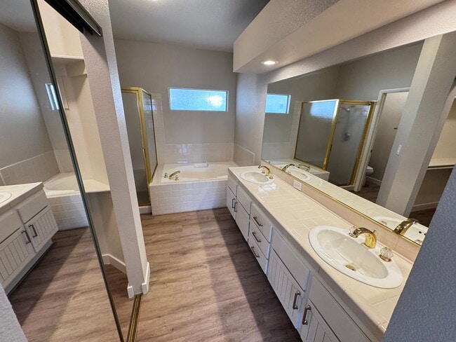 Building Photo - Quaint Home in the Beautiful Desert Shores Community!