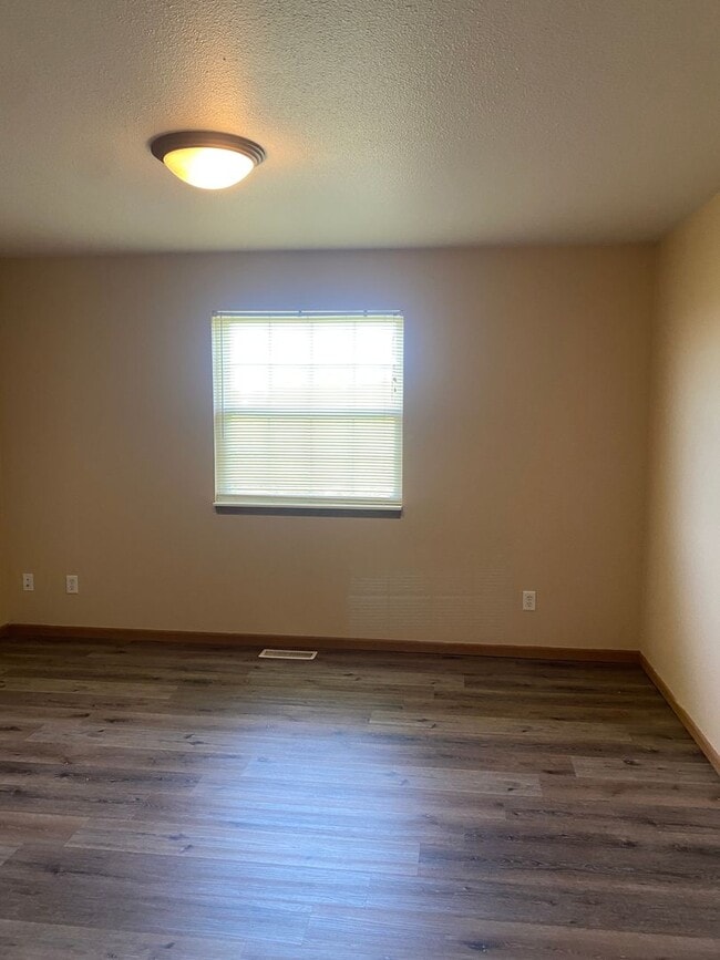 Building Photo - 16758 Huntington Ln