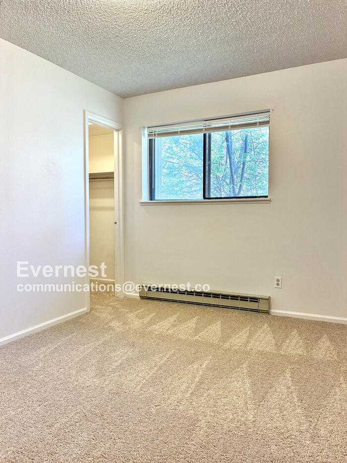 Building Photo - 836 Vanderbilt Ct