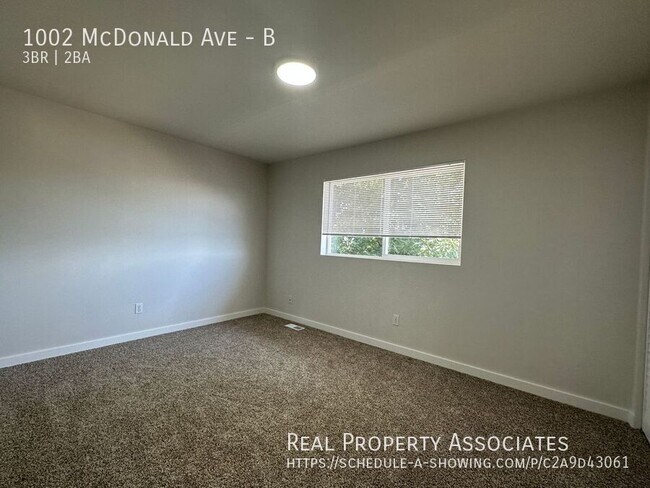 Building Photo - 1002 McDonald Ave