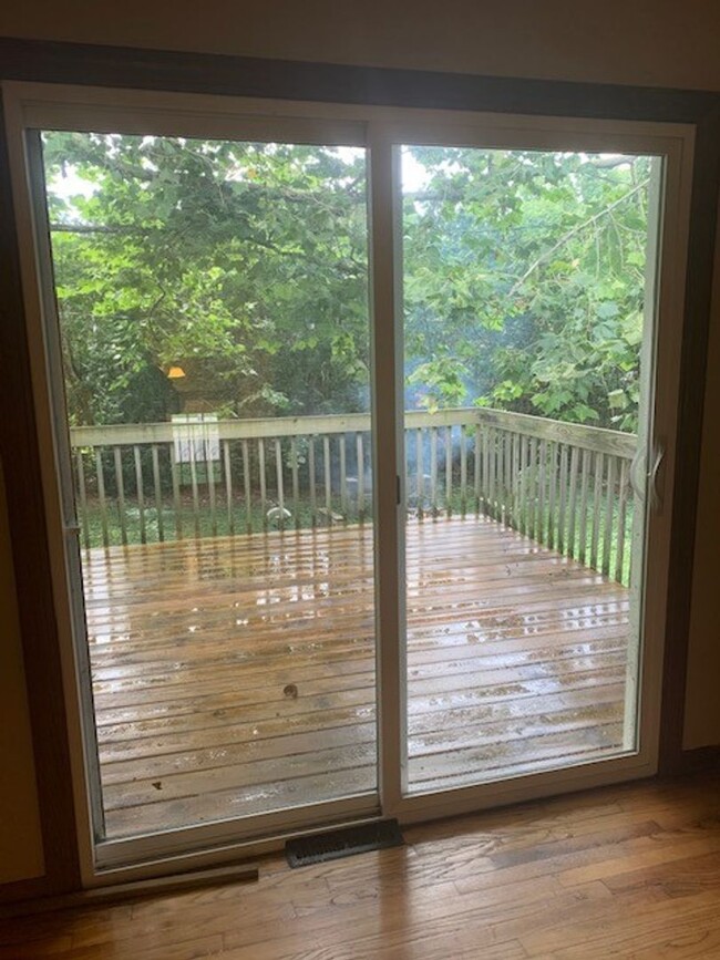 Building Photo - 4 Bedroom 2 Bath Home Available for Rent i...