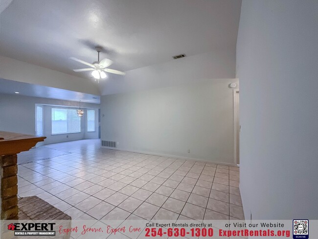 Building Photo - Light-Filled, Open-Concept Home in Killeen!