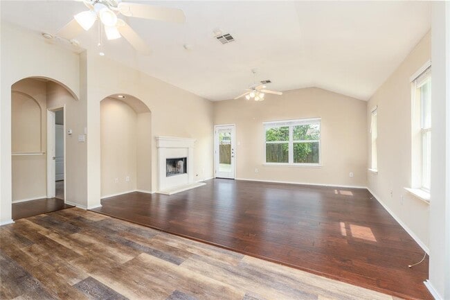 Building Photo - 116 Amberwood Ct