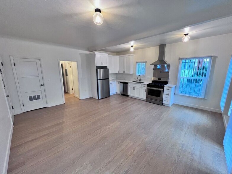 Building Photo - 559 Normandie Ave