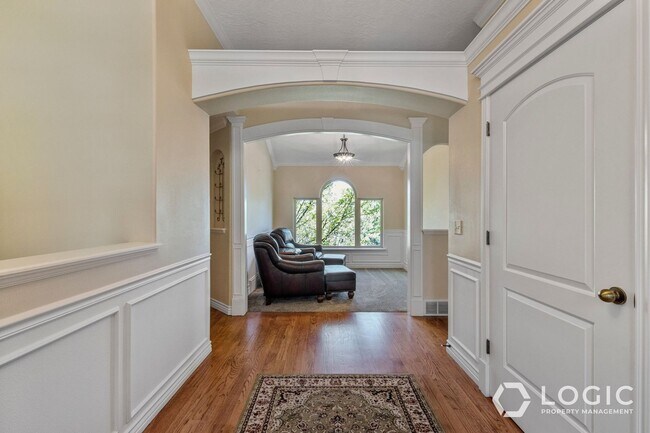 Building Photo - 9223 Silver Lake Dr