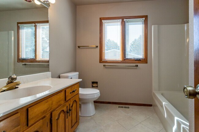 Building Photo - Ranch Style Home Located inside Kissing Camels!
