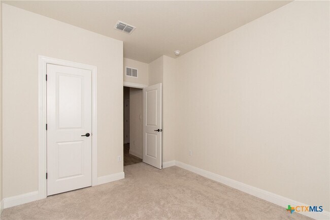 Building Photo - 250 Sugar Cane Rd