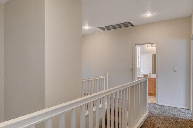Building Photo - Beautiful 2-Story, 3-Bedroom Home in the H...