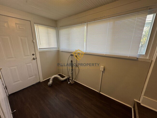 Building Photo - Stylish & Updated 3 Bedroom / 1.5 Bath Home – Move-In Ready!