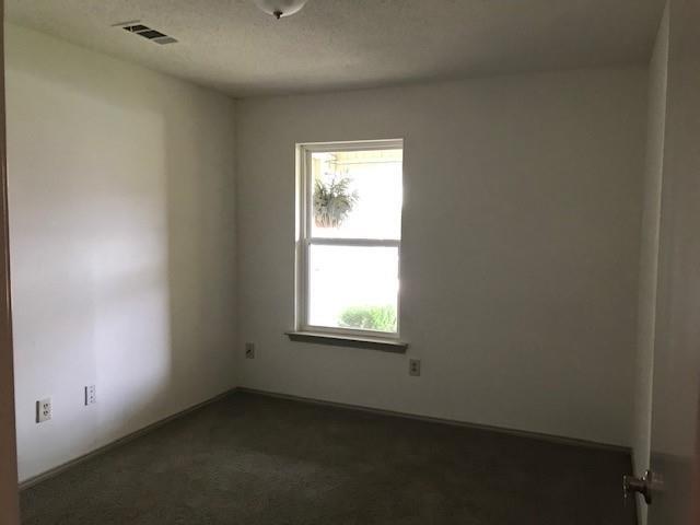 Building Photo - 2021 Towngate Dr