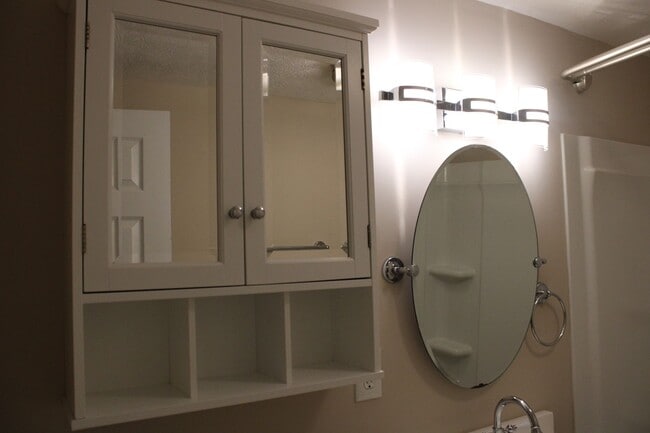 Building Photo - Fountain Place - 2BD/1BA ready for FALL 2026 move in!