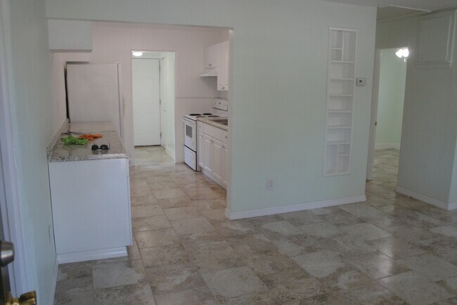 Building Photo - Three Bedroom One Bathroom House For Rent
