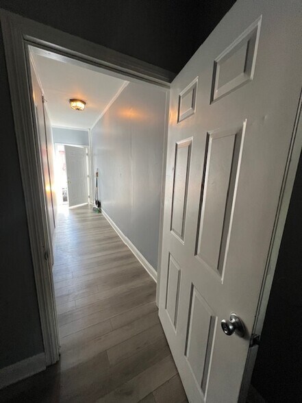 Building Photo - 215 Cherry St