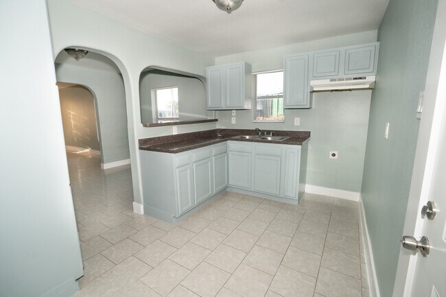 Building Photo - 4826 Bristol St