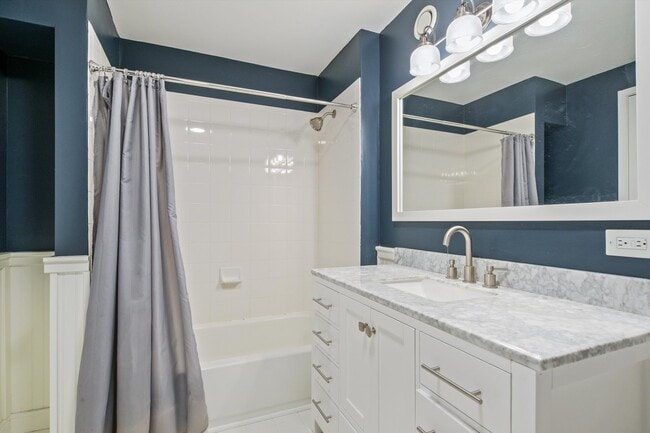 Building Photo - 545 N Dearborn St