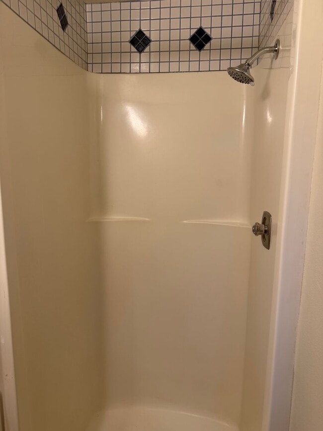 Building Photo - Beautiful 4 bedroom, 3 bathroom home in Eugene! MOVE IN SPECIAL!