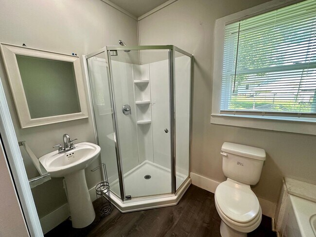 Building Photo - The High Street Charmer